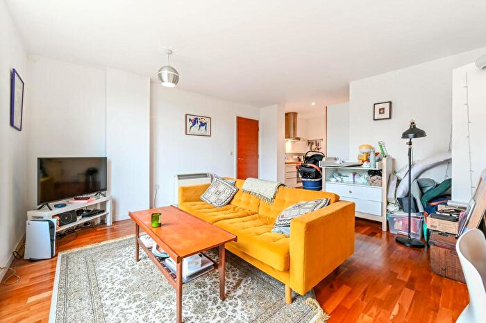 1 Bedroom Flat To Rent In Poole Street, Hoxton, London, N1