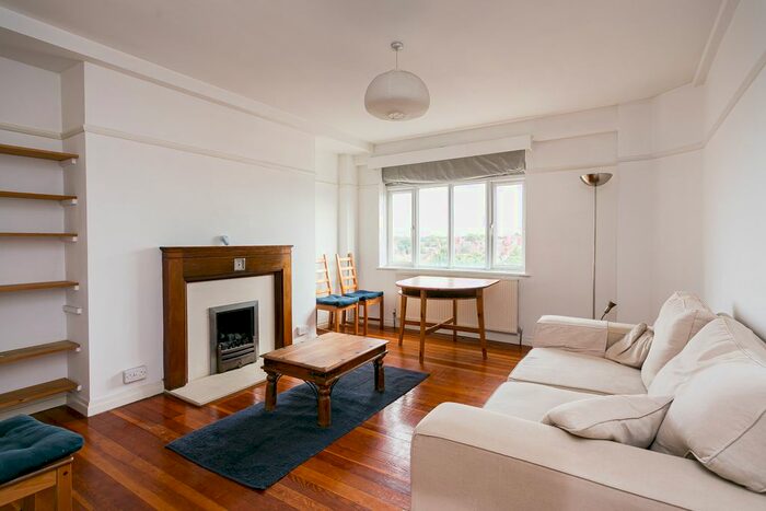 2 Bedroom Flat To Rent In Streatham High Road, London SW16