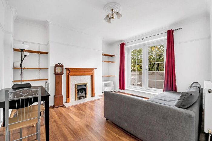 3 Bedroom Flat To Rent In Stoke Newington Church Street, London, N16