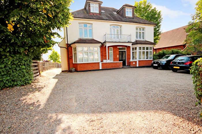 2 Bedroom Flat To Rent In Hall Lane, Upminster, RM14