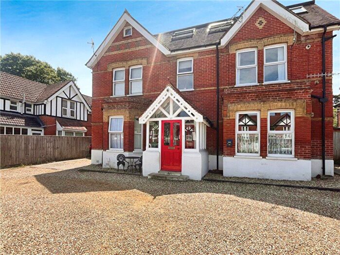 2 Bedroom Apartment For Sale In The Avenue, Totland Bay, Isle Of Wight, PO39