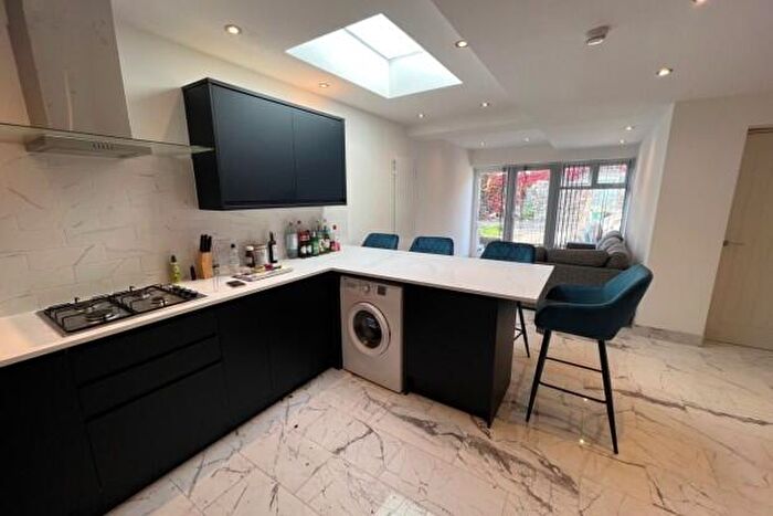 6 Bedroom Terraced House To Rent In Richards Street Cardiff, CF24