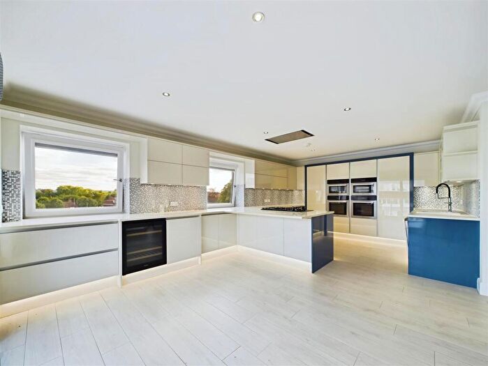 3 Bedroom Flat To Rent In Portmill Lane, Hitchin, SG5