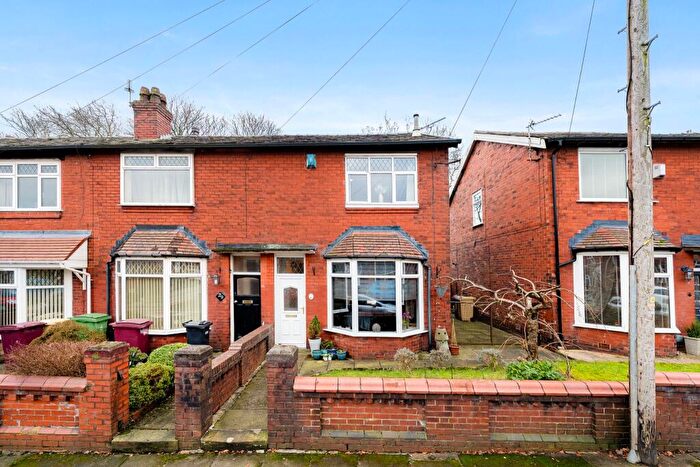 3 Bedroom End Of Terrace House For Sale In Thorns Road, Bolton, BL1