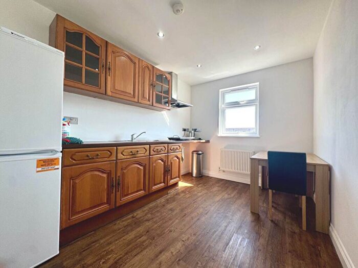 1 Bedroom Flat To Rent In Byron Avenue, Manor Park, E12