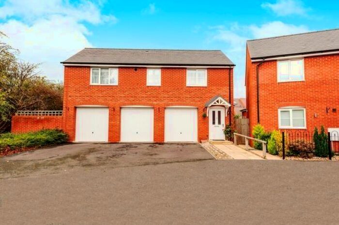 2 Bedroom House To Rent In Buckingham Park, HP19