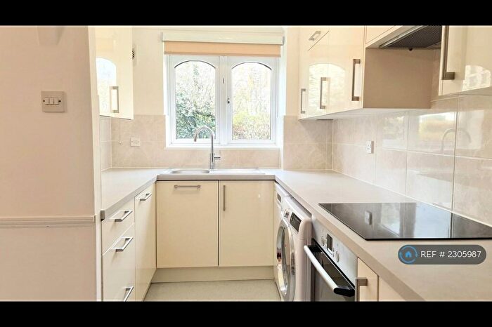 1 Bedroom Flat To Rent In Armoury Road, London, SE8
