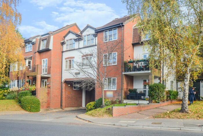 1 Bedroom Flat To Rent In Monument Hill, Weybridge, KT13