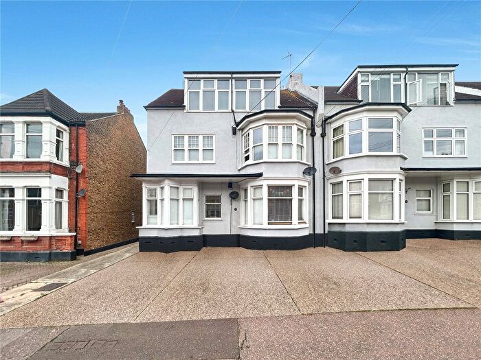 1 Bedroom Flat For Sale In Palmerston Road, Westcliff-On-Sea, Essex, SS0