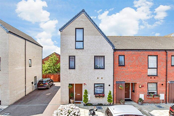 4 Bedroom End Terrace House For Sale In Marine Crescent, Ilford, Essex, IG6