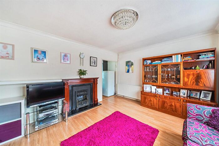3 Bedroom End Of Terrace House For Sale In Fairmead Crescent, Edgware, HA8