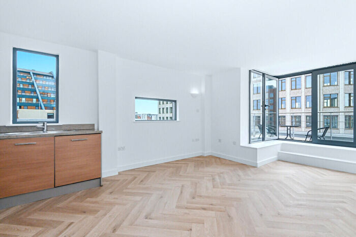 2 Bedroom Penthouse For Sale In Waterloo Court, LS10