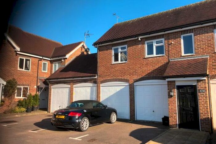 1 Bedroom Flat To Rent In Kennedy Close, London Colney, Hertfordshire, AL2