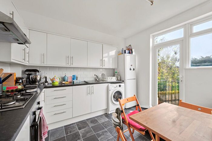 3 Bedroom Maisonette To Rent In Cannon Hill Lane, London, SW20