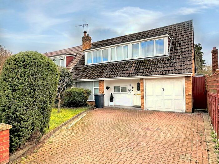 3 Bedroom Semi-Detached House For Sale In Stewart Close, Fifield, Maidenhead, Berkshire, SL6