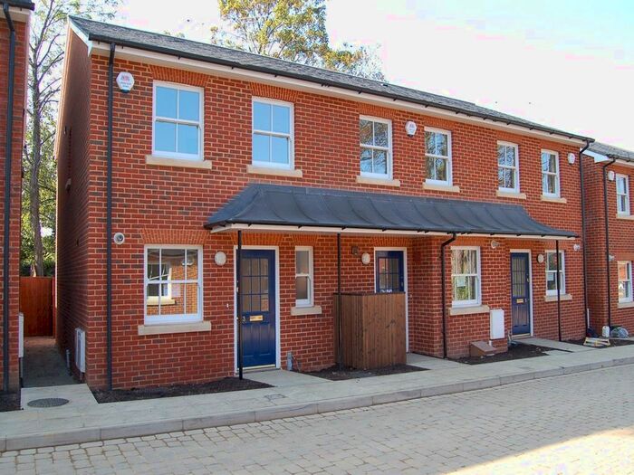 2 Bedroom Terraced House To Rent In Walsworth Road, Hitchin, SG4