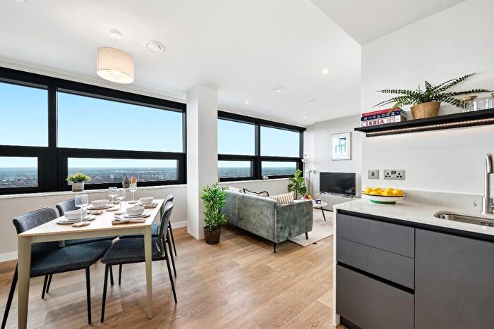 1 Bedroom Apartment To Rent In The Octagon - Great Charles Street Queensway, Birmingham, B3