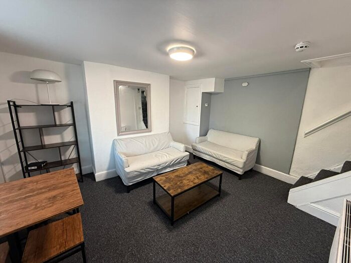 1 Bedroom House To Rent In Well Street - Rooms Available Until July, Exeter, EX4