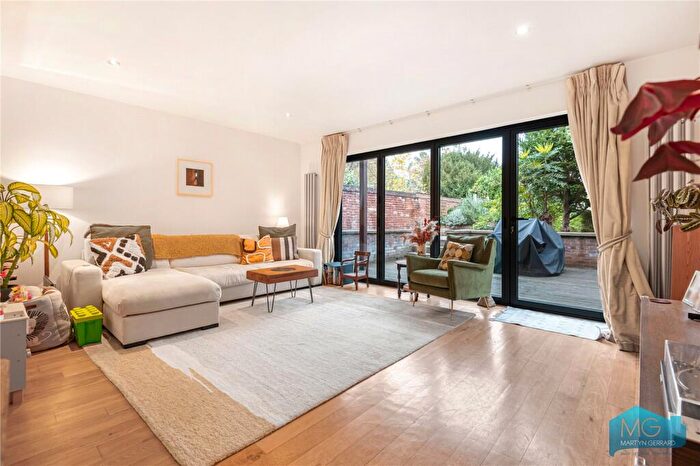 3 Bedroom Apartment For Sale In Shoot Up Hill, West Hampstead, London, NW2
