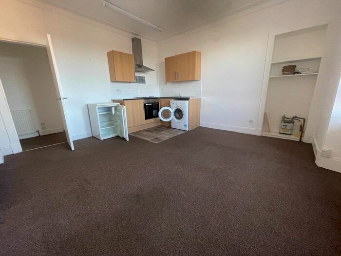 2 Bedroom Flat To Rent In Court Street, Dundee, DD3