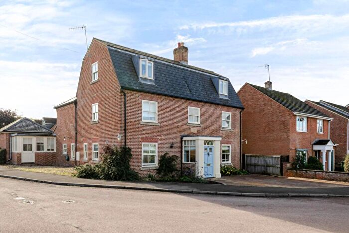 6 Bedroom Detached House For Sale In Stonebridge Close, Marlborough, Detached Family Home + Annex, SN8