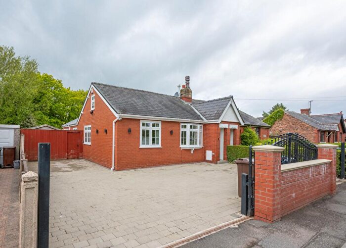 3 Bedroom Semi-Detached Bungalow For Sale In Renacres Lane, Halsall, L39