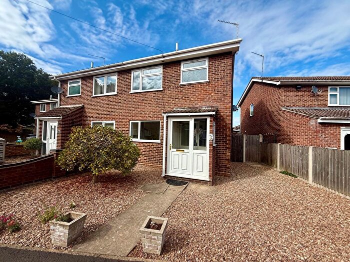 3 Bedroom Semi Detached House To Rent In Spruce Avenue, Ormesby, Great Yarmouth, NR29