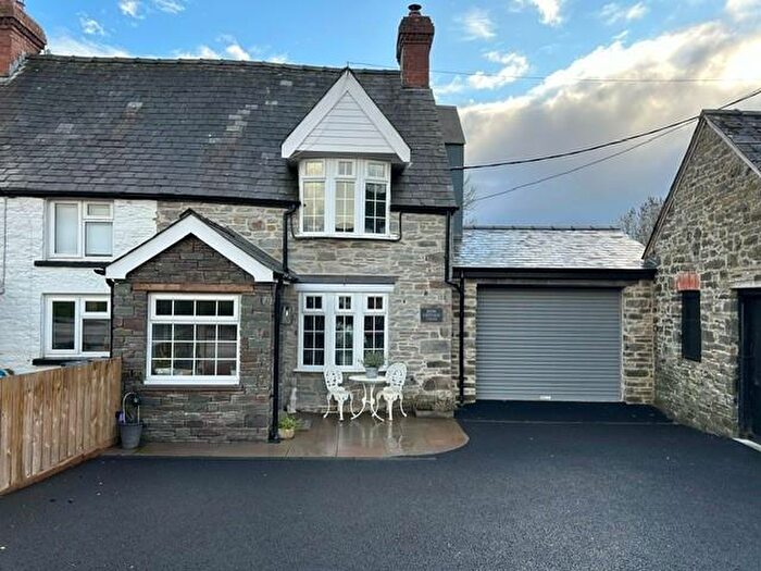 3 Bedroom End Of Terrace House To Rent In Mill Row, Boughrood, LD3