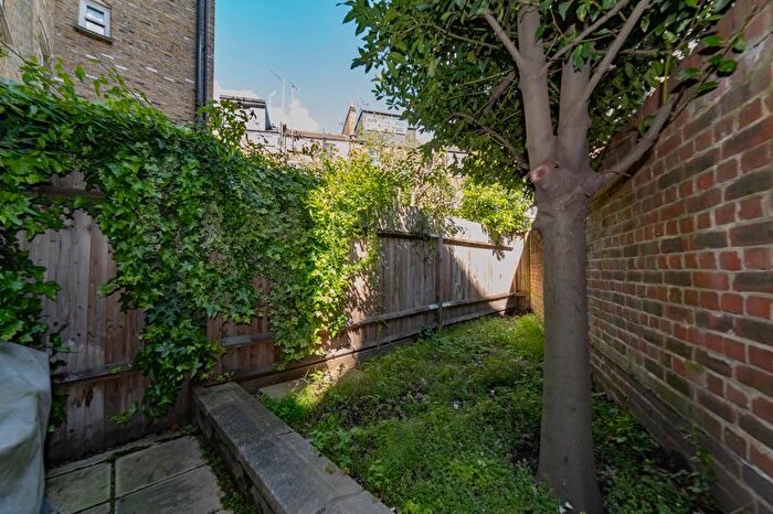 1 Bedroom Flat For Sale In Chippenham Road, London, W9