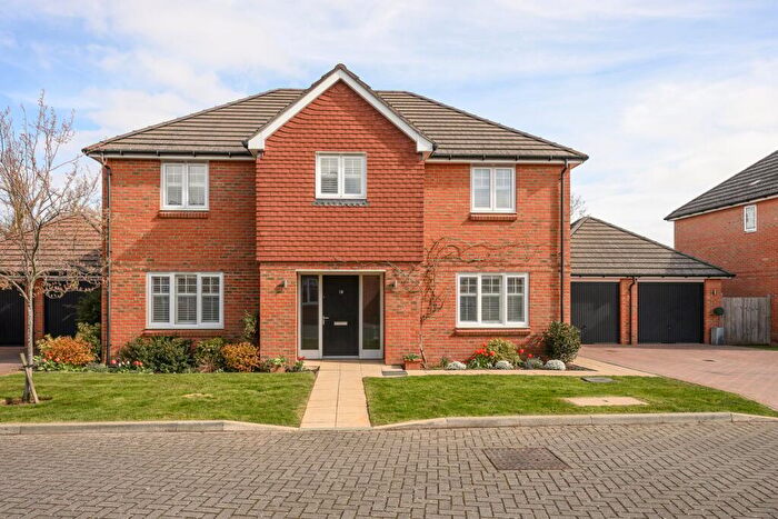 5 Bedroom Detached House For Sale In River Walk, Fetcham, Leatherhead, KT22