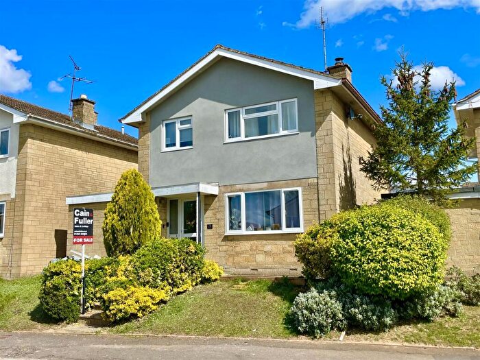 3 Bedroom Detached House For Sale In Vaisey Road, Stratton, Cirencester, GL7