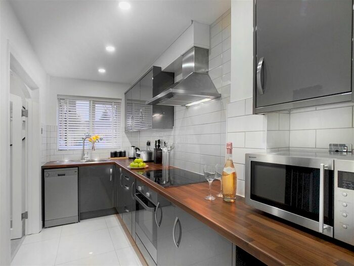 2 Bedroom Property To Rent In Coriander Close, Farnborough, GU14