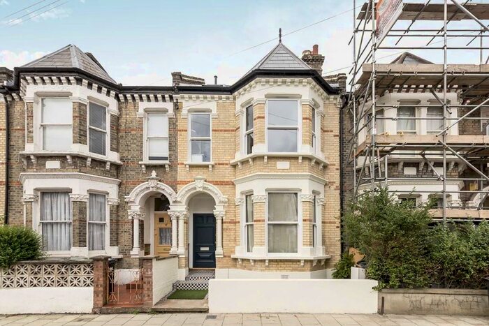 4 Bedroom Flat To Rent In Helix Road, London SW2