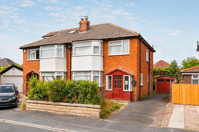 3 Bedroom Semi-Detached House For Sale In Lynwood View, Copmanthorpe, York, YO23