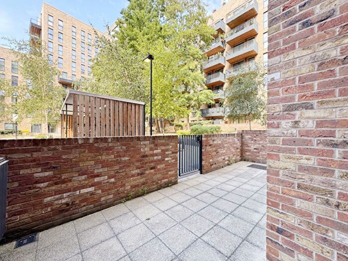 3 Bedroom Flat To Rent In South Acton, London, W3