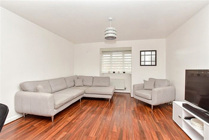 2 Bedroom Flat For Sale In Easton Drive, Sittingbourne, Kent, ME10