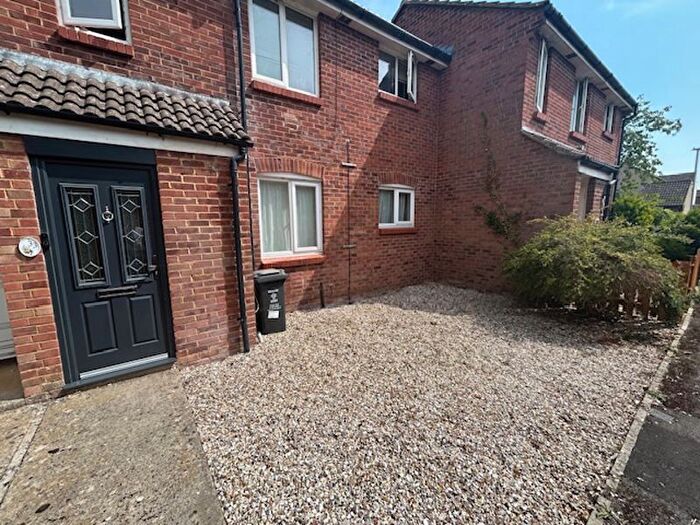 1 Bedroom Flat To Rent In Windflower Road, Swindon, SN25