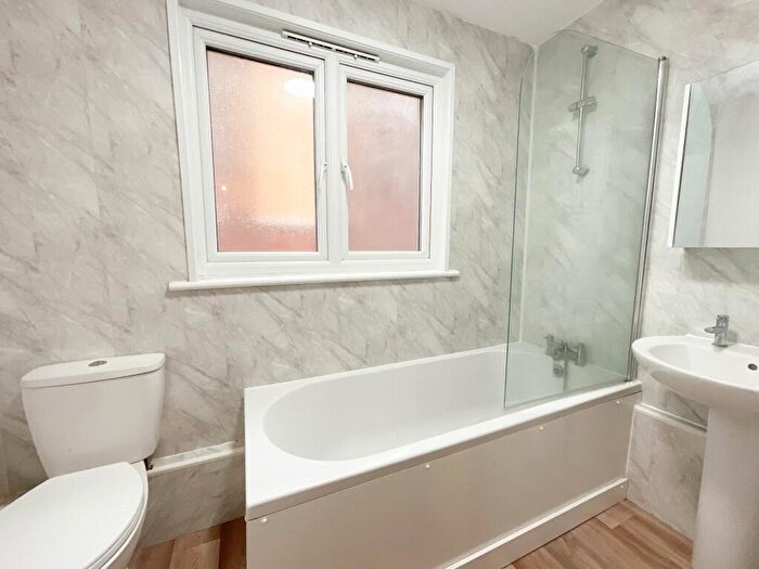 2 Bedroom Apartment To Rent In Cobham Road, Westcliff-on-Sea, SS0