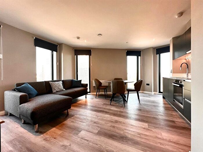 2 Bedroom Apartment To Rent In Springwell Gardens, Whitehall Road, Leeds City Centre, LS12