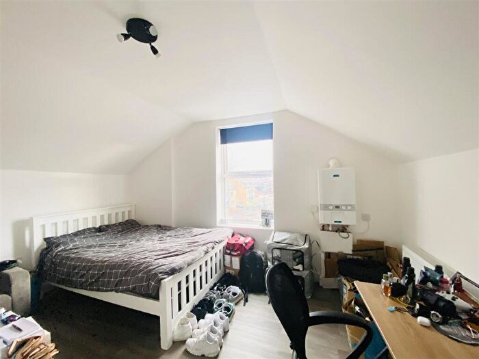 Studio To Rent In Lenton Boulevard, Nottingham, NG7