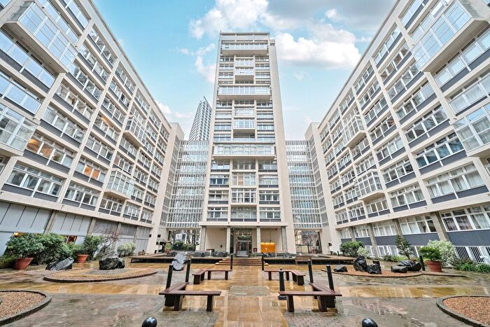 2 Bedroom Flat For Sale In Newington Causeway, Elephant Amp; Castle, London, SE1