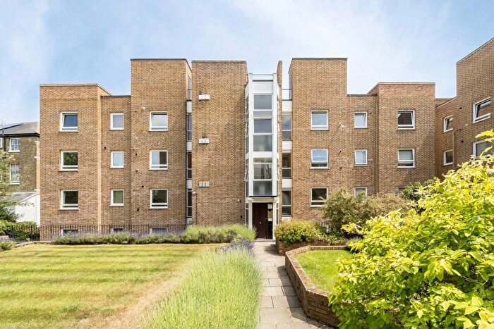 2 Bedroom Flat For Sale In Church Road, Richmond, TW10