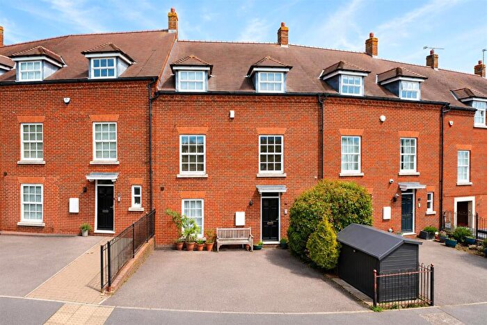 4 Bedroom Town House For Sale In Goldsmith Way, St. Albans, AL3