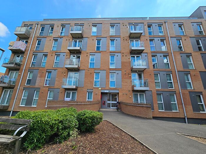 1 Bedroom Flat For Sale In Pontes Avenue, Hounslow, TW3