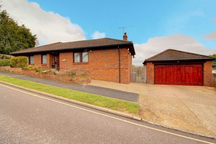 3 Bedroom Detached Bungalow To Rent In Bacons Drive, Cuffley, Potters Bar, EN6