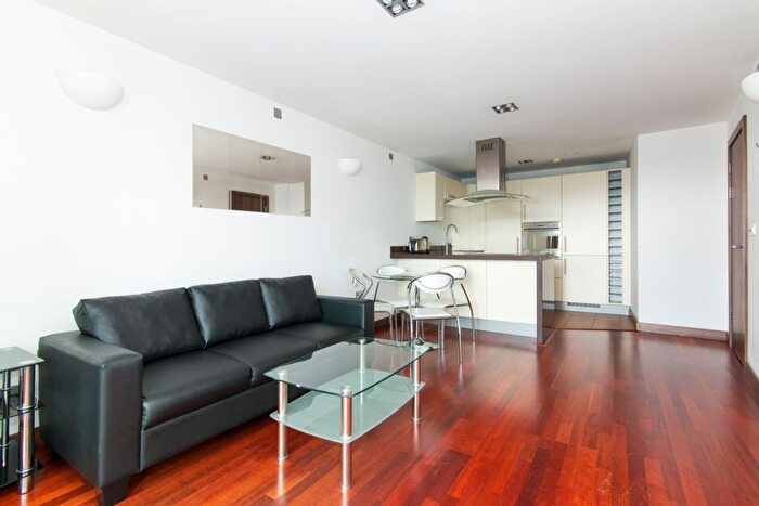 2 Bedroom Flat To Rent In Bridges Court Road, London, SW11