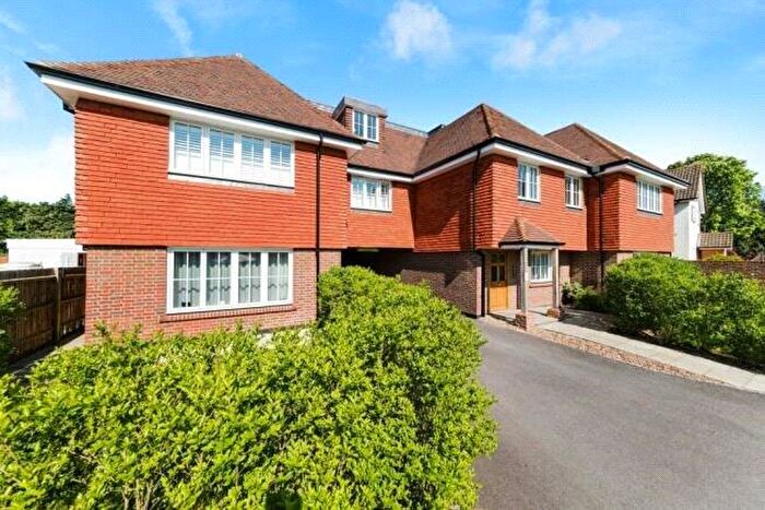 2 Bedroom Flat To Rent In Chequers Lane, Walton On The Hill, Tadworth, Surrey, KT20