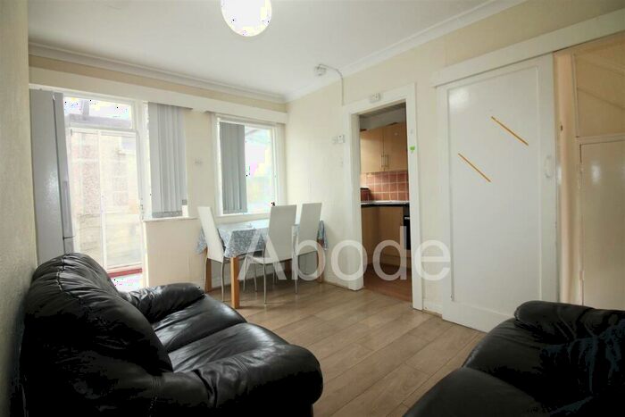 3 Bedroom House To Rent In Kelso Gardens, Hyde Park, Leeds, LS2