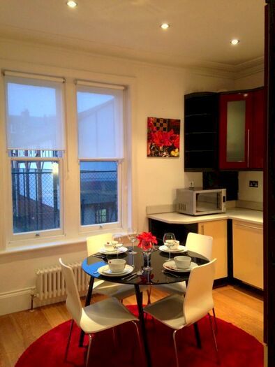 3 Bedroom Flat To Rent In Delaware Mansions, Maida Vale, London, W9