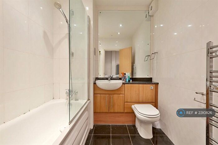 Studio To Rent In Evering Road, London, N16